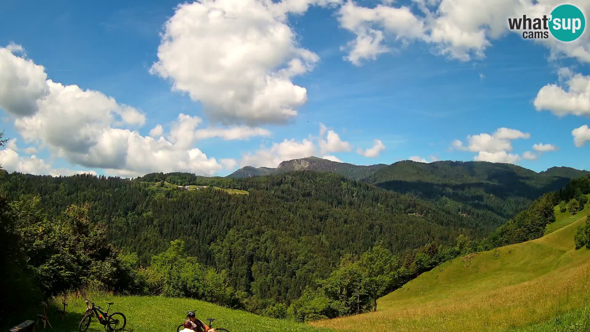 Webcam Brunarica Dražgoše – Liveblick auf Ratitovec (1666 m)