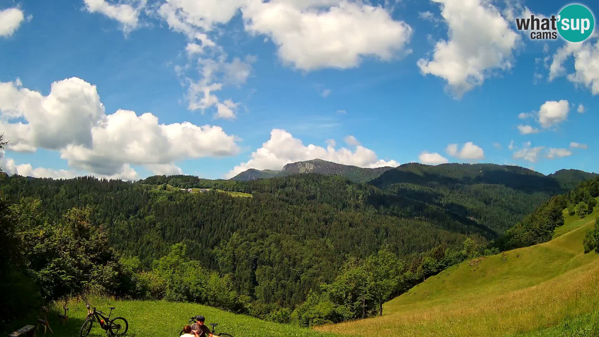 Webcam Brunarica Dražgoše – Liveblick auf Ratitovec (1666 m)