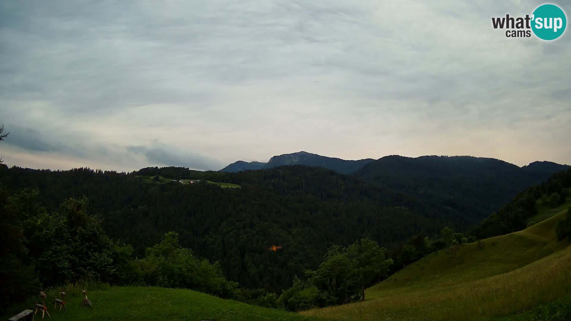 Webcam Brunarica Dražgoše – Live View of Ratitovec (1666 m)