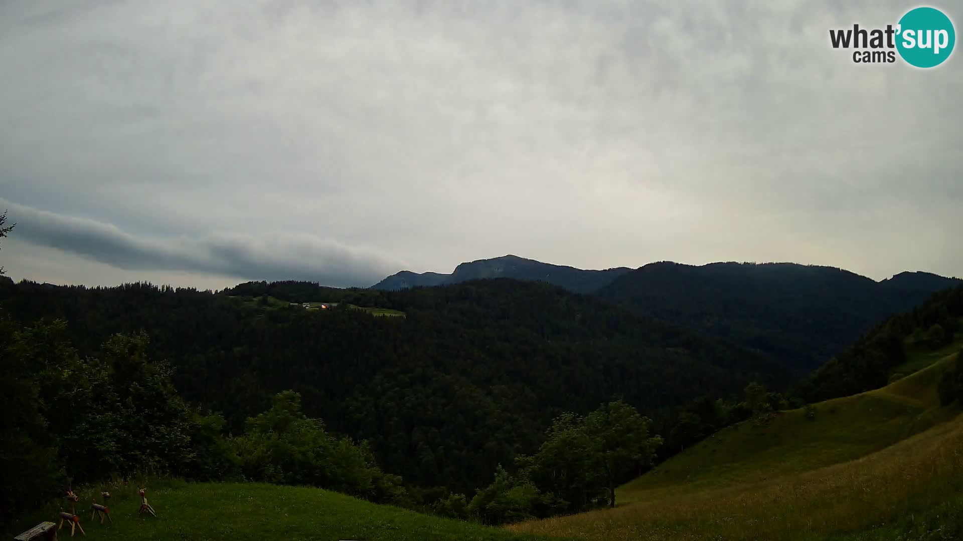 Webcam Brunarica Dražgoše – Live View of Ratitovec (1666 m)