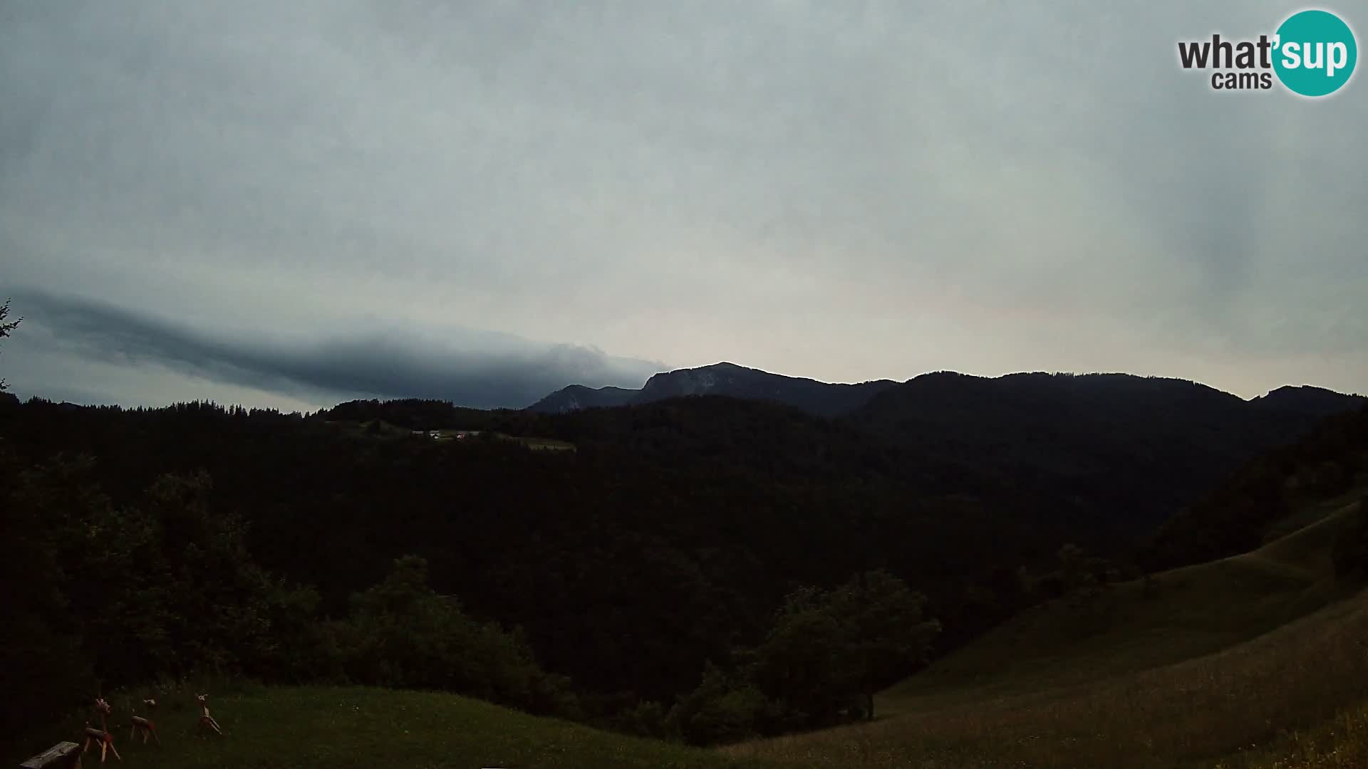 Webcam Brunarica Dražgoše – Live View of Ratitovec (1666 m)