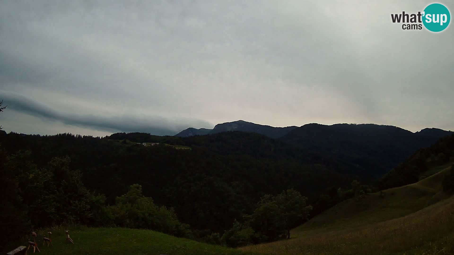 Webcam Brunarica Dražgoše – Live View of Ratitovec (1666 m)