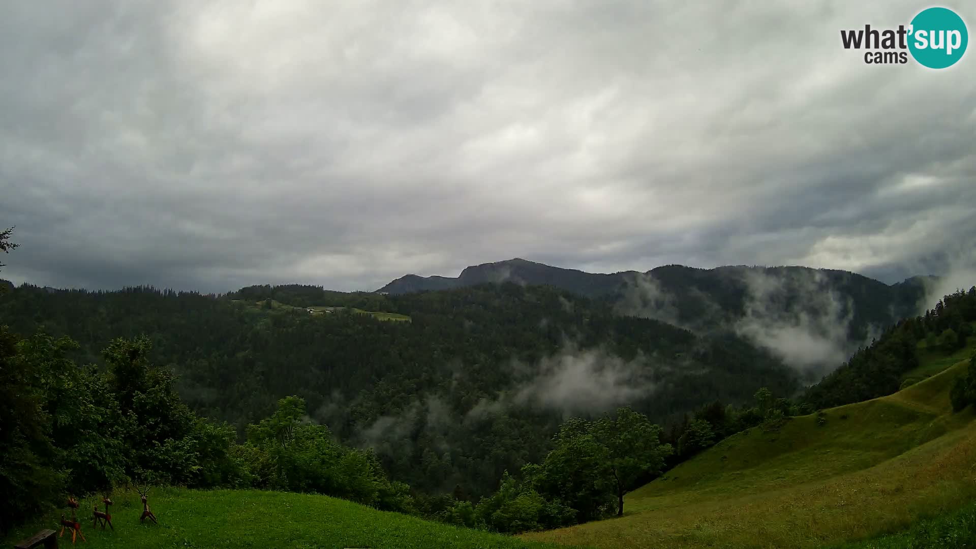 Webcam Brunarica Dražgoše – Live View of Ratitovec (1666 m)