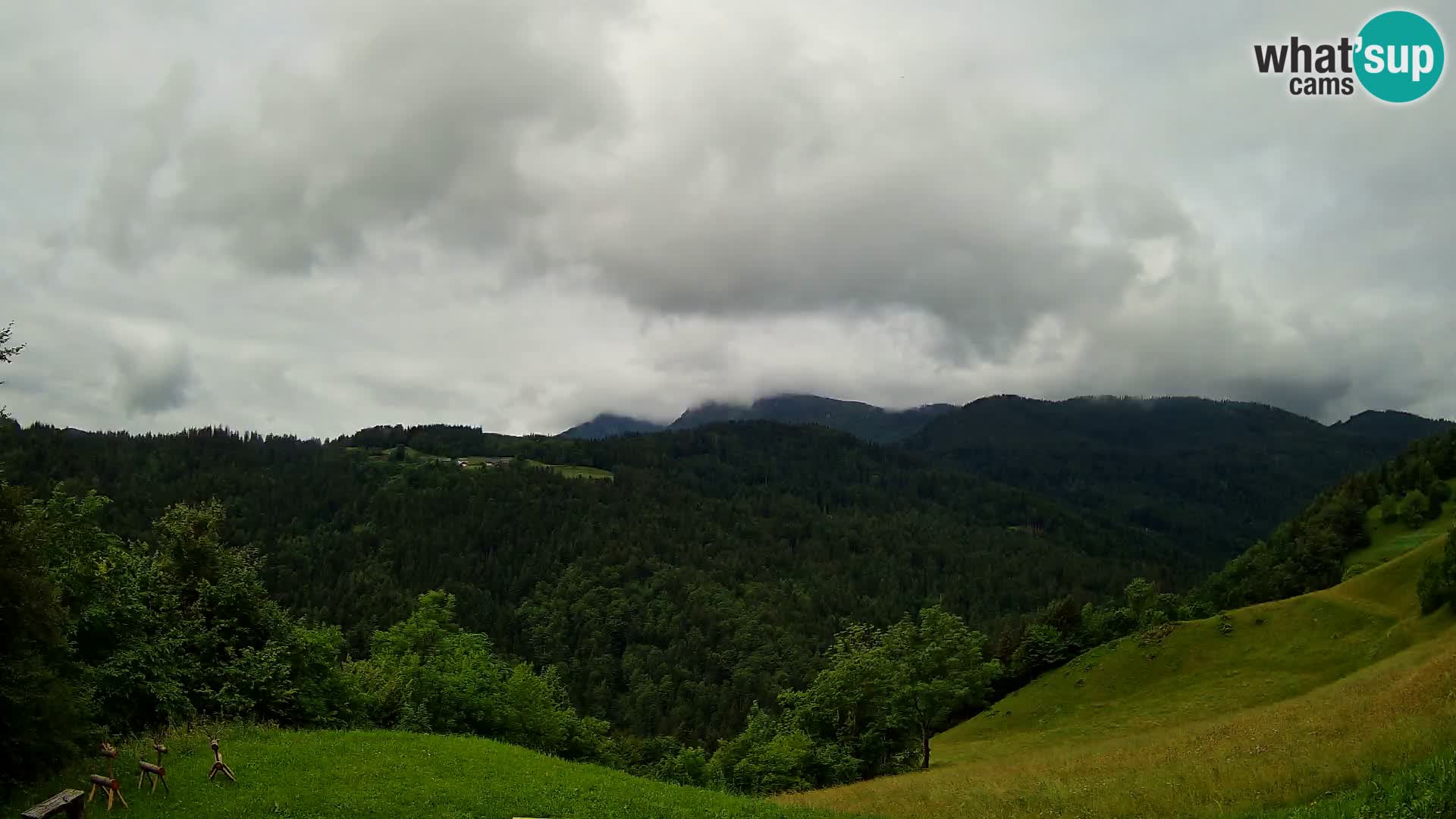 Webcam Brunarica Dražgoše – Live View of Ratitovec (1666 m)
