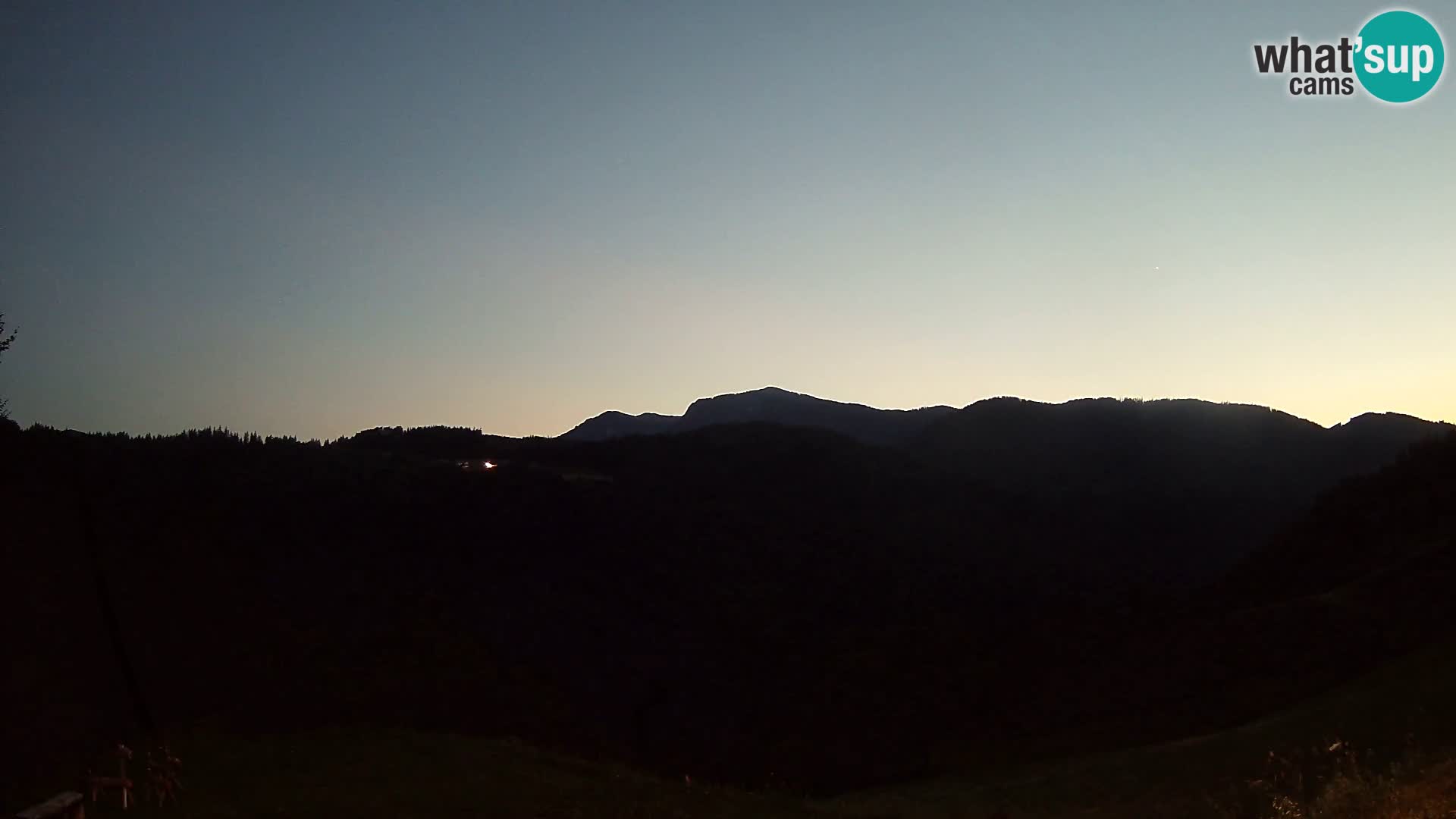 Webcam Brunarica Dražgoše – Live View of Ratitovec (1666 m)