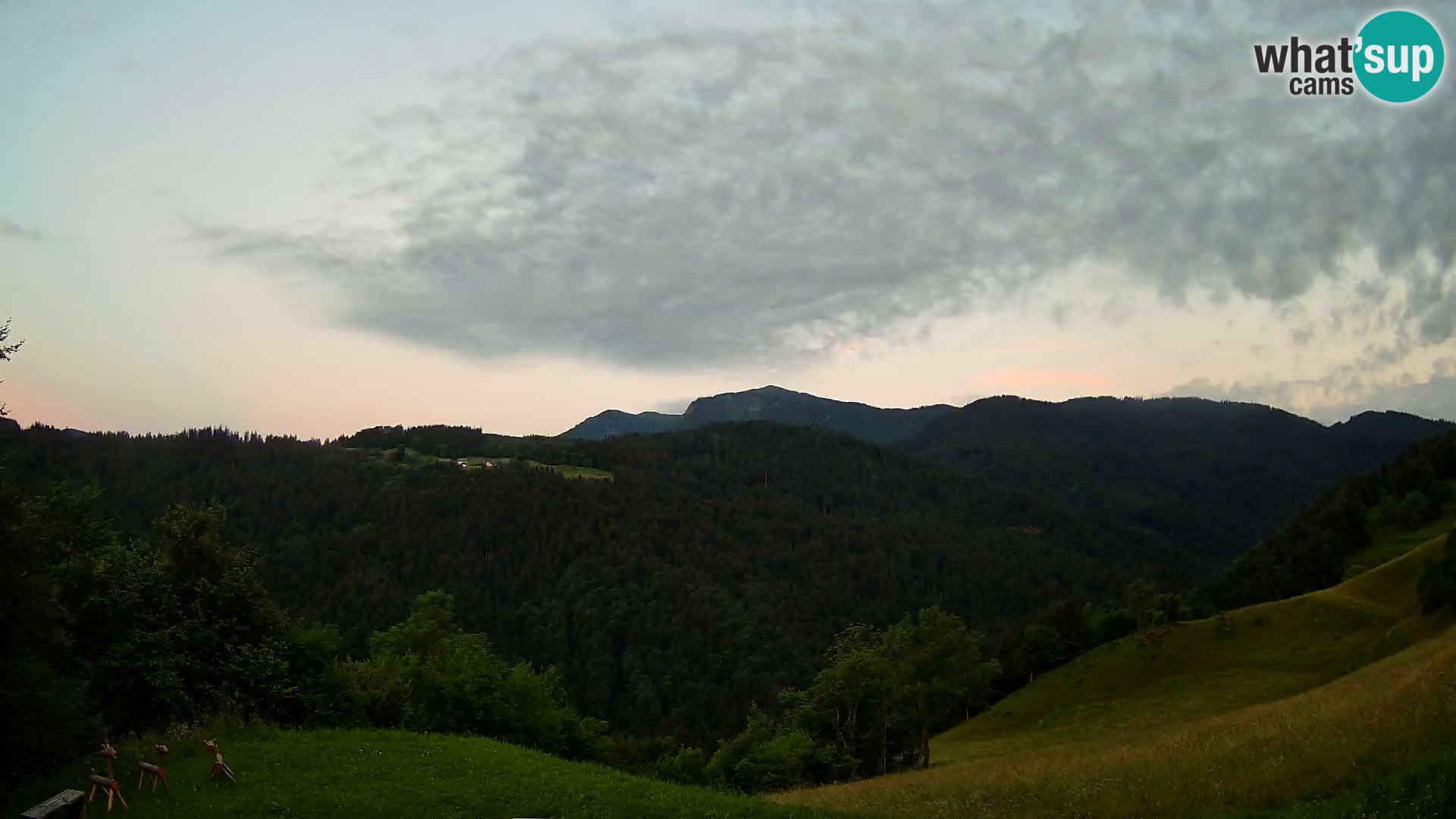 Webcam Brunarica Dražgoše – Live View of Ratitovec (1666 m)
