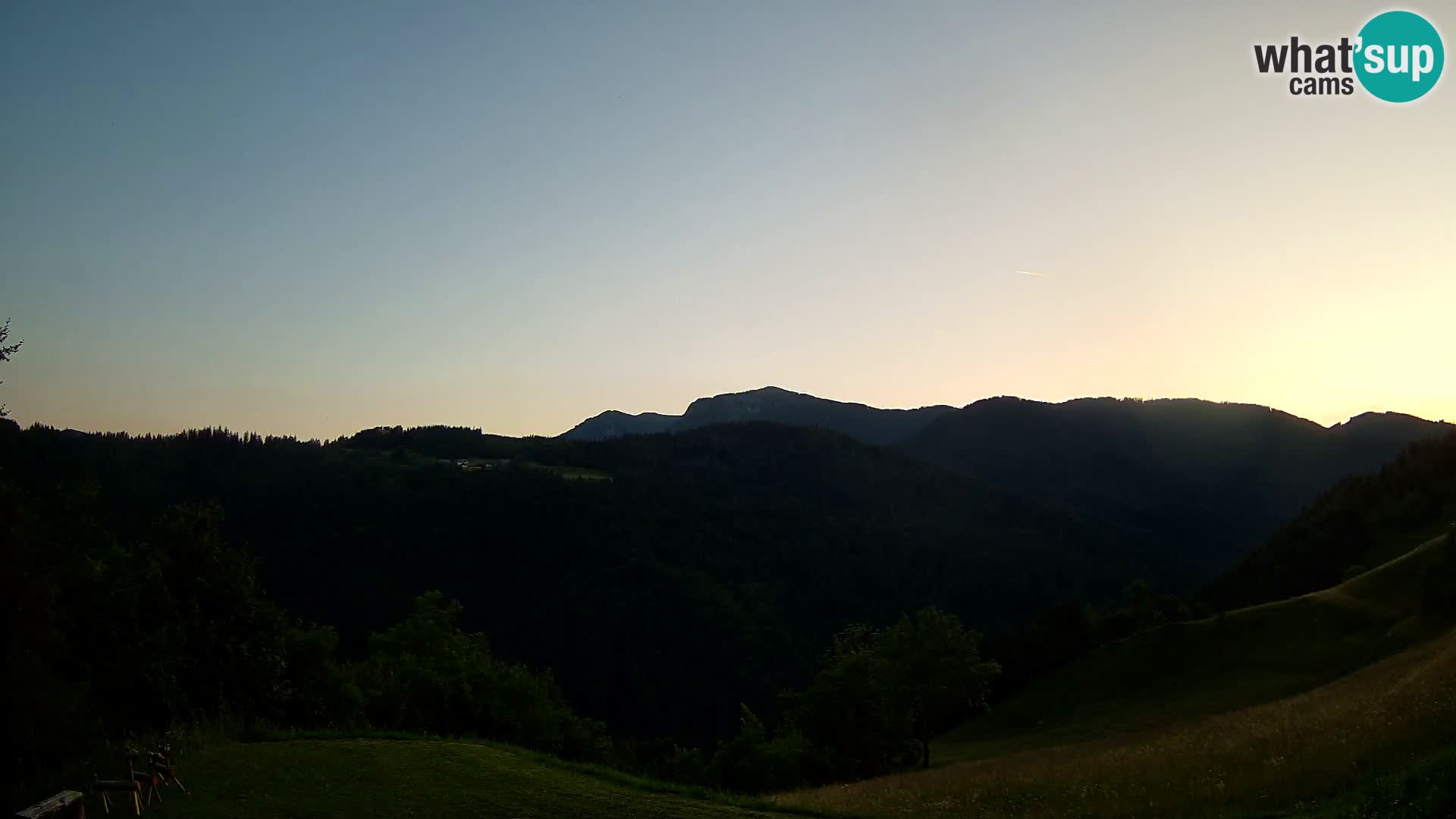 Webcam Brunarica Dražgoše – Live View of Ratitovec (1666 m)