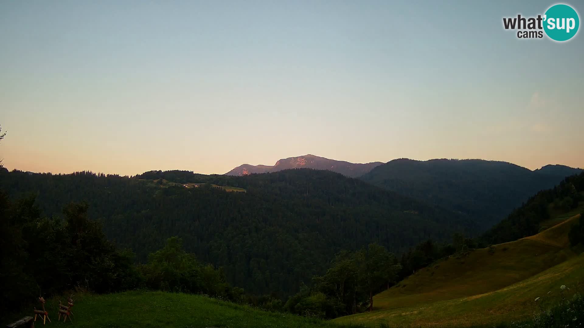 Web kamera Brunarica Dražgoše – Pogled uživo na Ratitovec (1666 m)