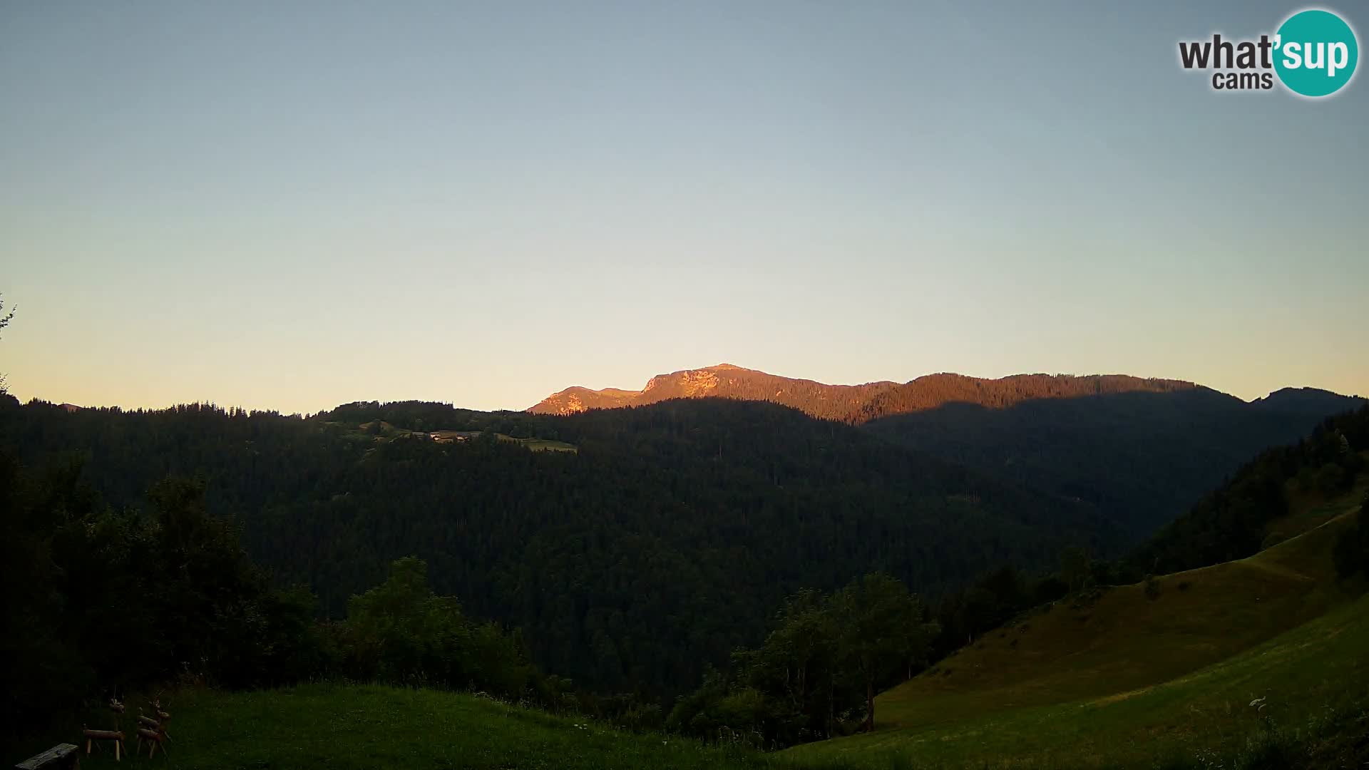 Webcam Brunarica Dražgoše – Live View of Ratitovec (1666 m)