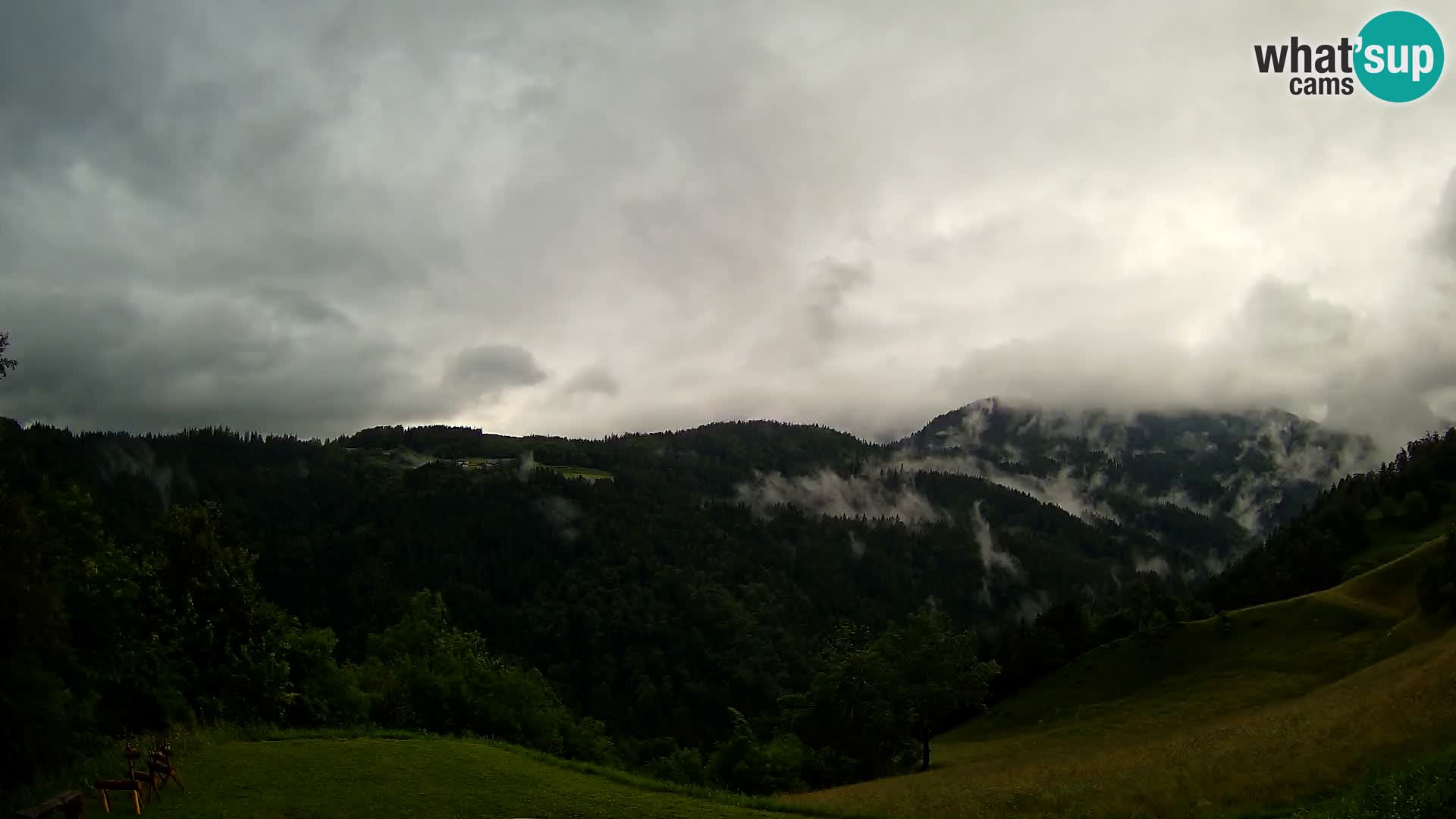 Webcam Brunarica Dražgoše – Vista live sul Ratitovec (1666 m)