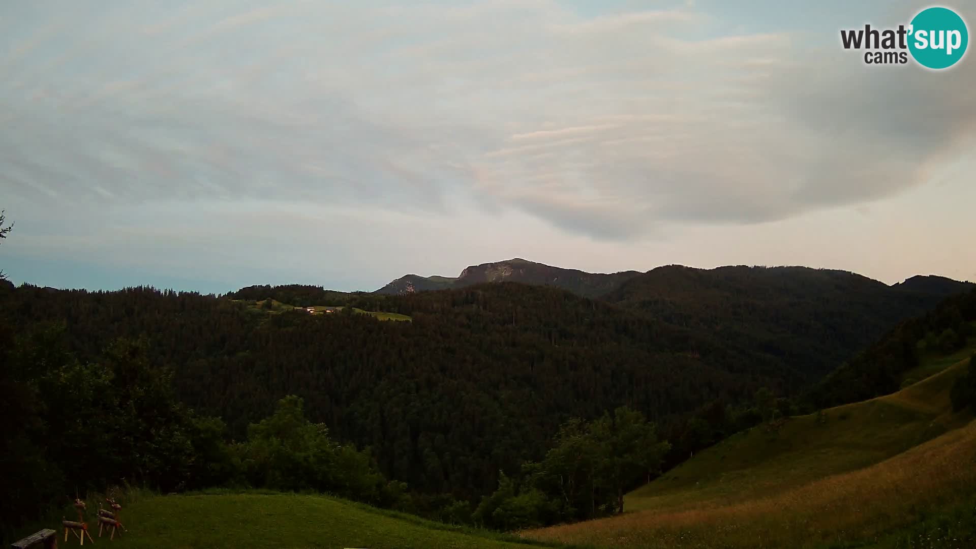 Webcam Brunarica Dražgoše – Live View of Ratitovec (1666 m)