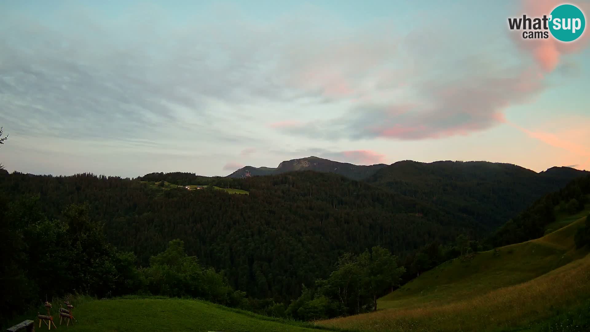 Webcam Brunarica Dražgoše – Live View of Ratitovec (1666 m)