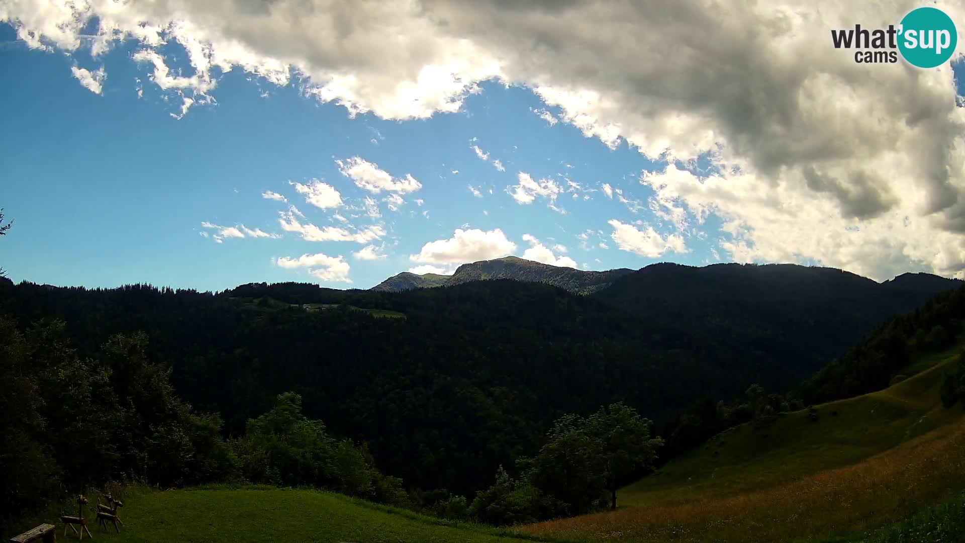 Webcam Brunarica Dražgoše – Vista live sul Ratitovec (1666 m)