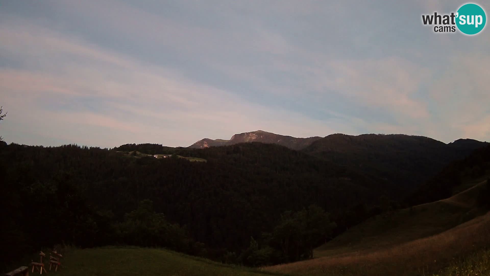 Webcam Brunarica Dražgoše – Live View of Ratitovec (1666 m)