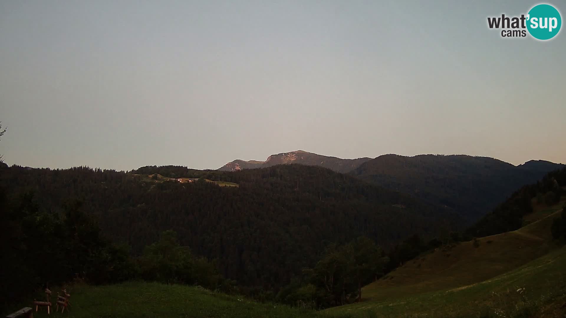 Webcam Brunarica Dražgoše – Live View of Ratitovec (1666 m)