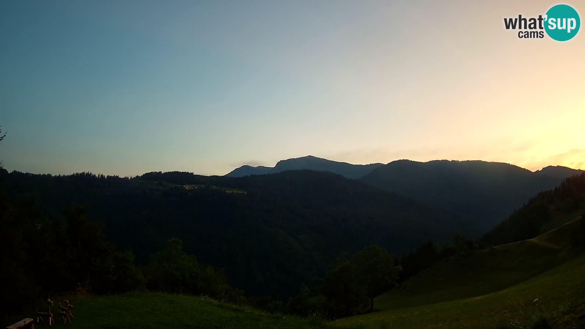 Webcam Brunarica Dražgoše – Live View of Ratitovec (1666 m)