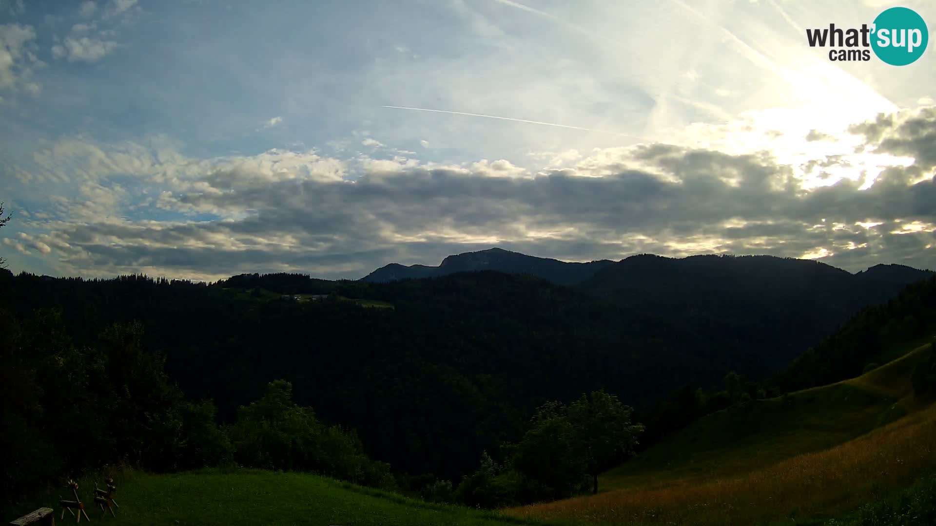 Webcam Brunarica Dražgoše – Live View of Ratitovec (1666 m)