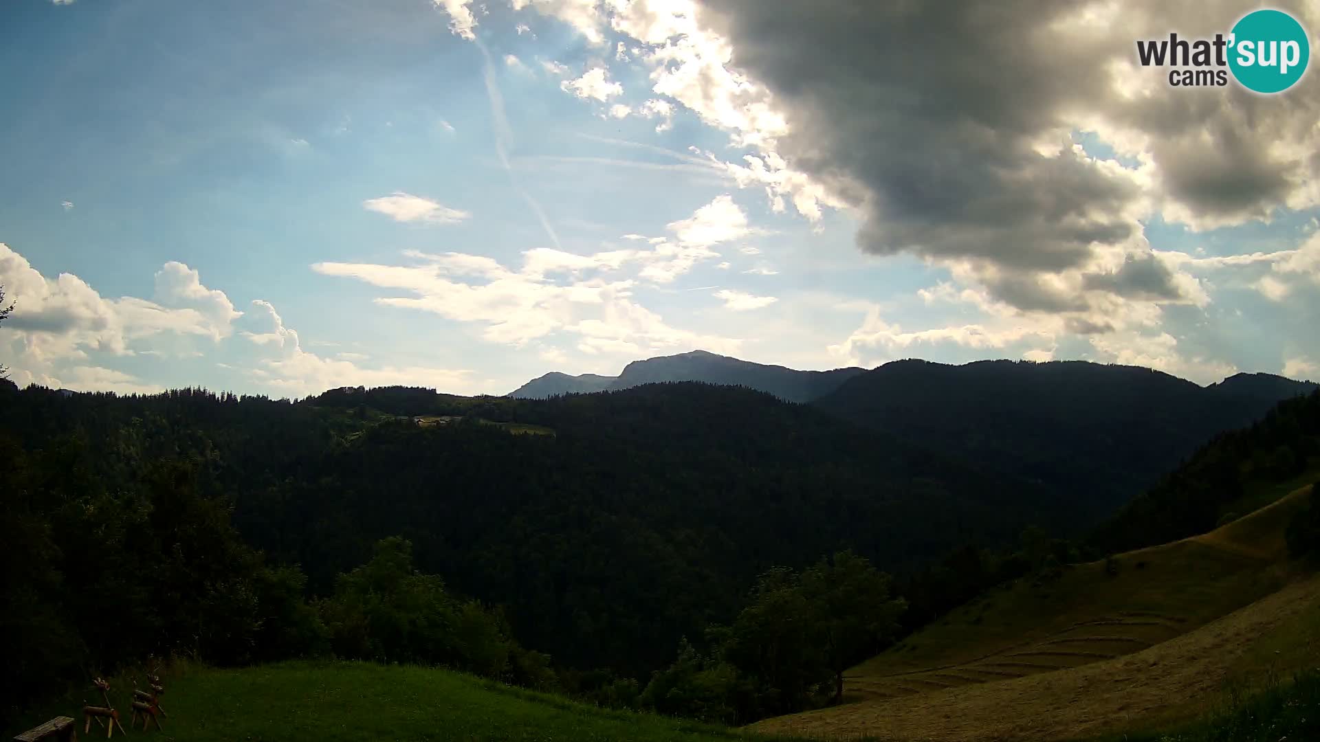 Webcam Brunarica Dražgoše – Live View of Ratitovec (1666 m)