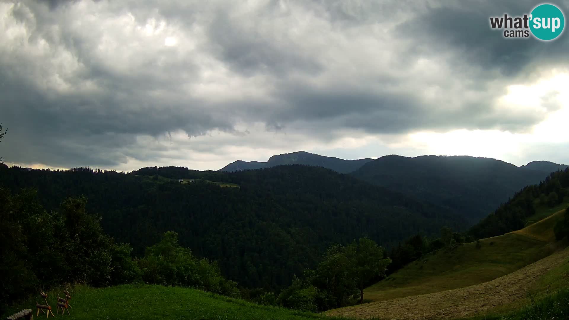 Webcam Brunarica Dražgoše – Vista live sul Ratitovec (1666 m)