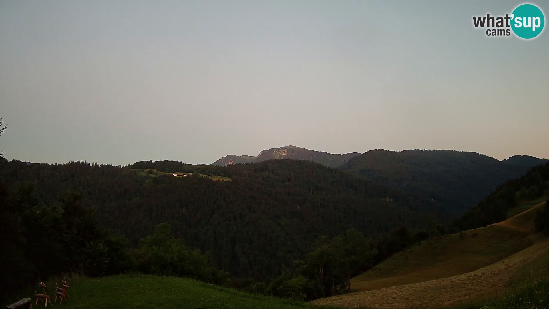 Webcam Brunarica Dražgoše – Live View of Ratitovec (1666 m)