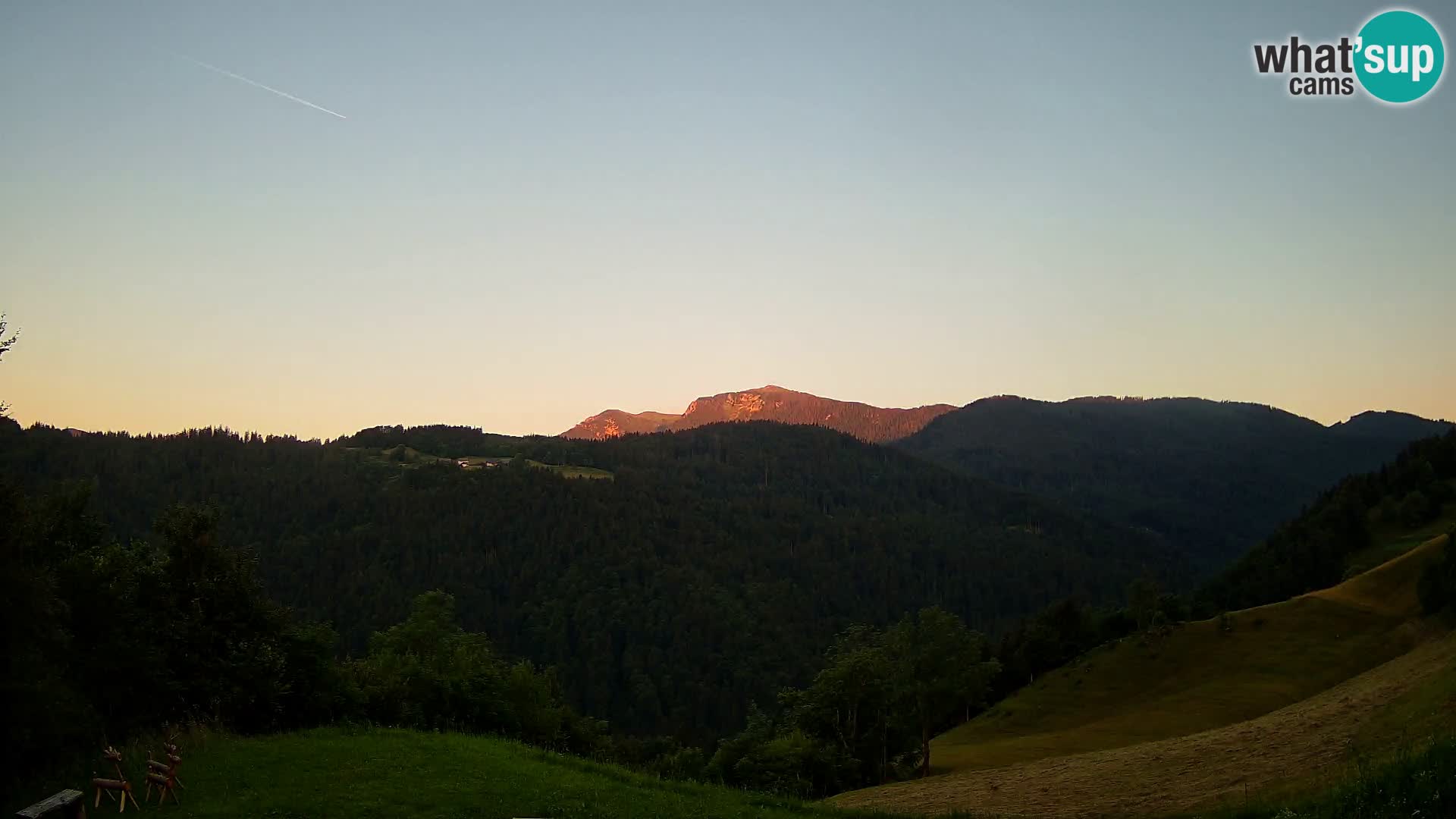 Webcam Brunarica Dražgoše – Live View of Ratitovec (1666 m)