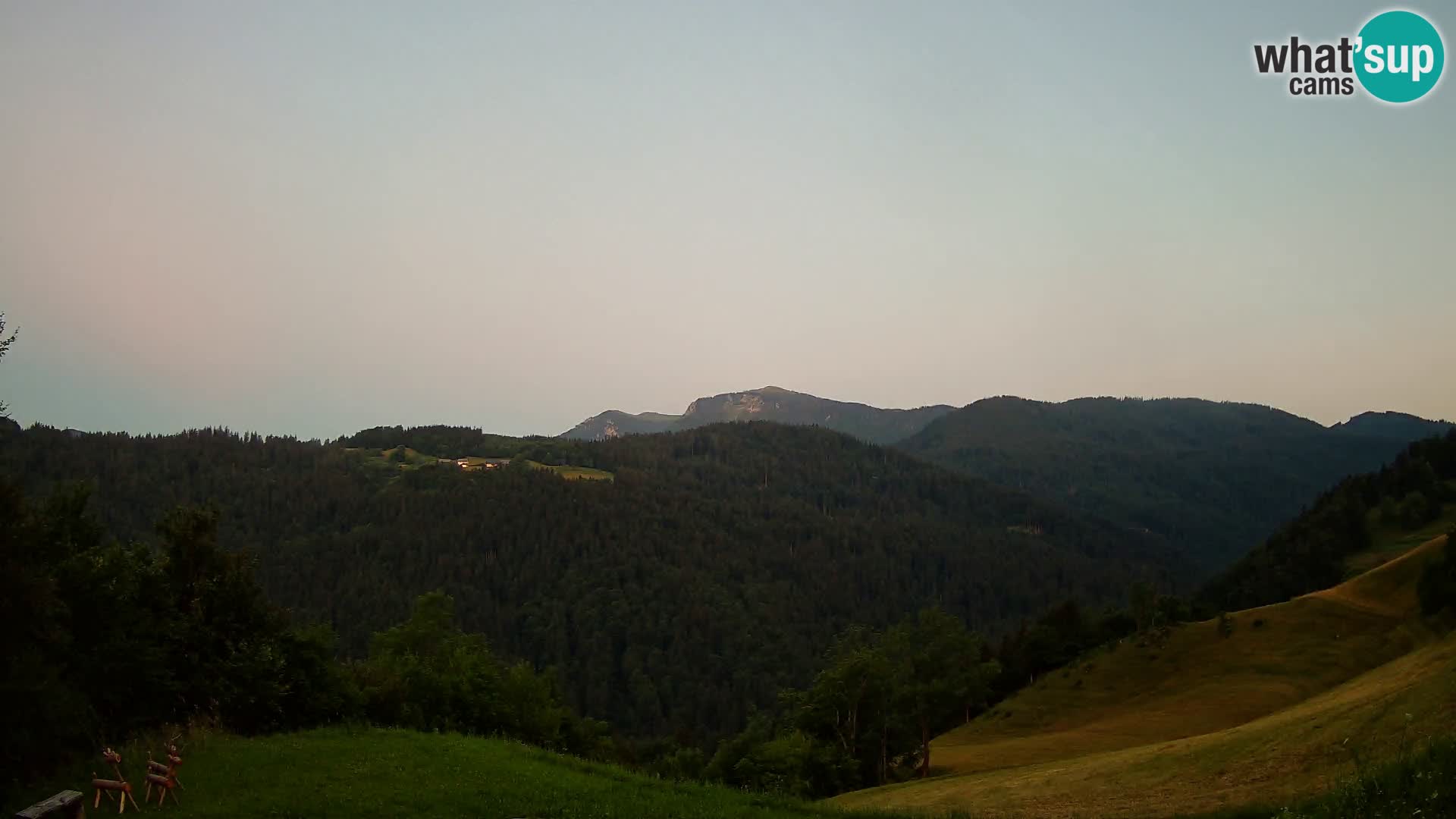 Webcam Brunarica Dražgoše – Live View of Ratitovec (1666 m)