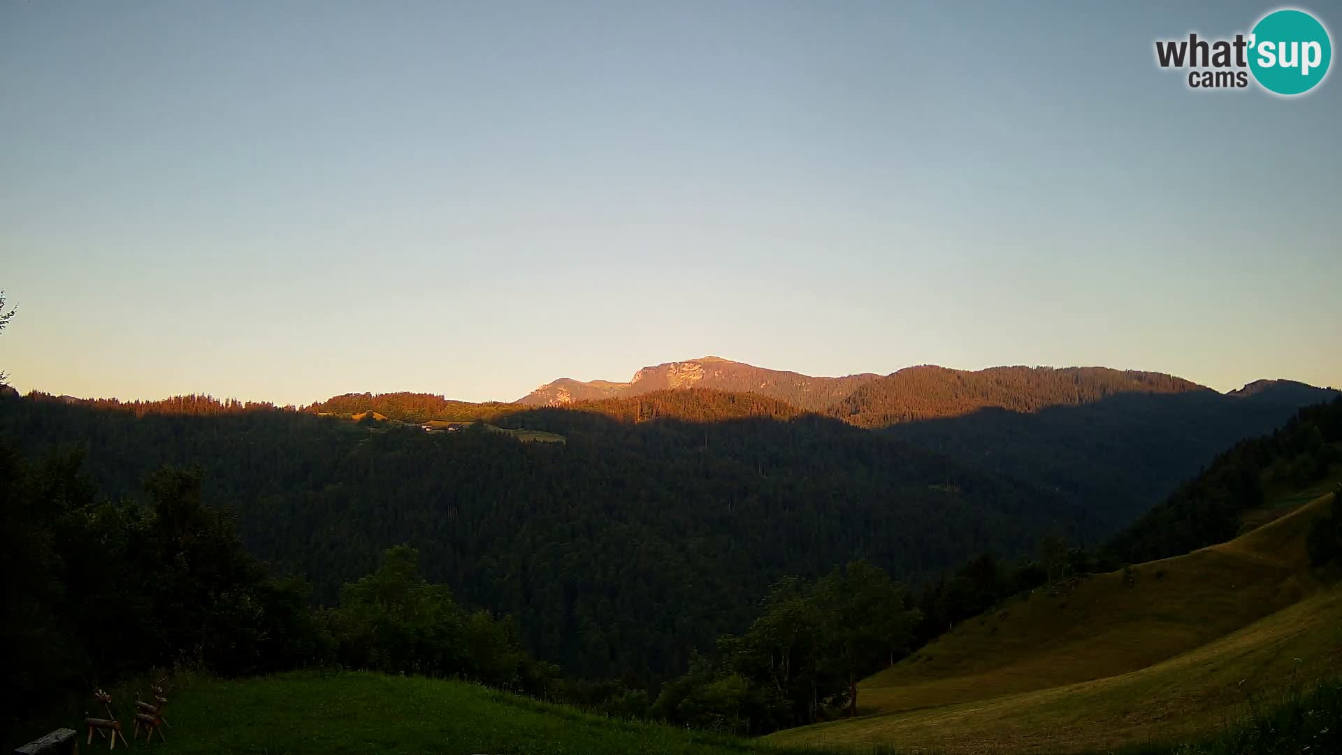 Webcam Brunarica Dražgoše – Live View of Ratitovec (1666 m)