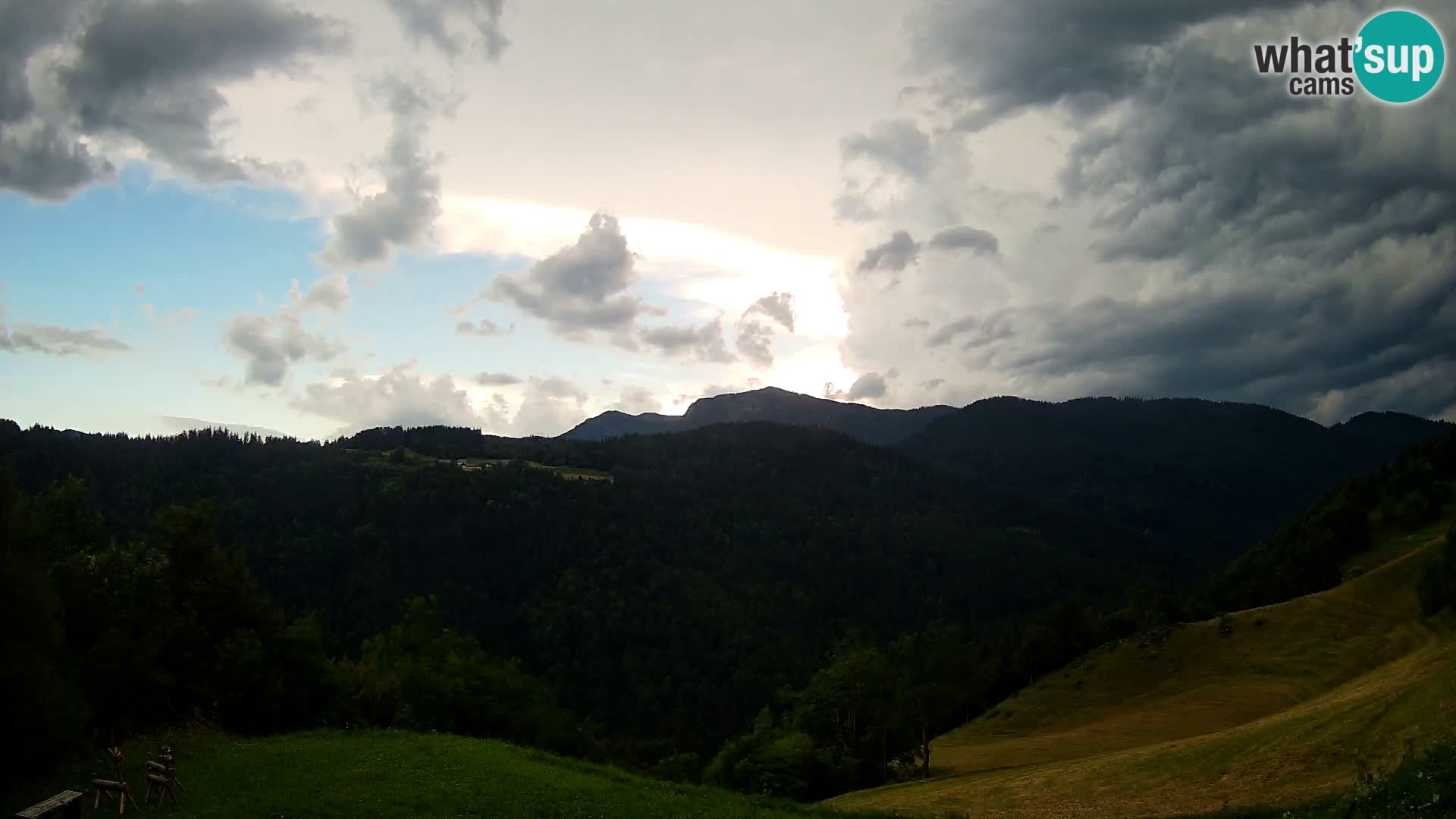 Webcam Brunarica Dražgoše – Live View of Ratitovec (1666 m)