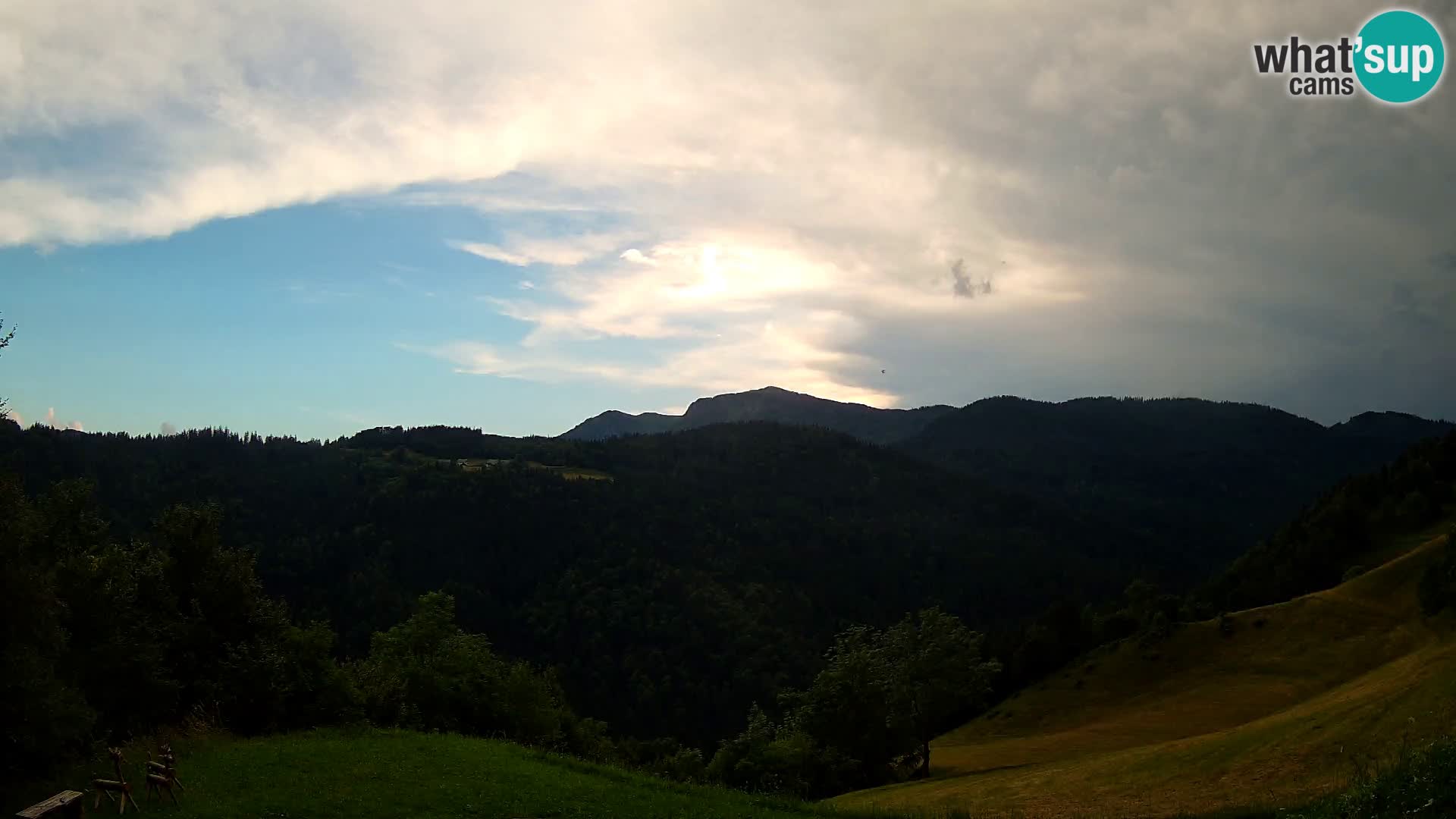 Web kamera Brunarica Dražgoše – Pogled uživo na Ratitovec (1666 m)