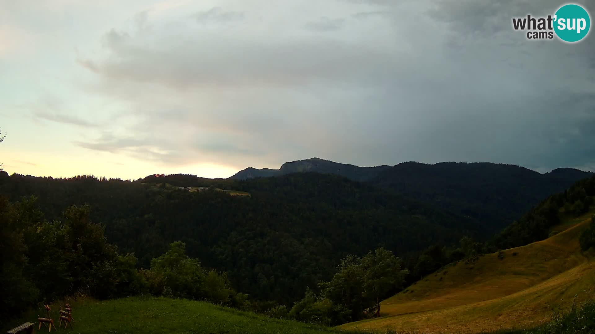 Webcam Brunarica Dražgoše – Live View of Ratitovec (1666 m)