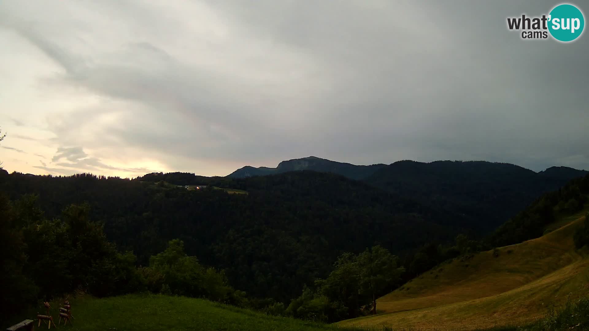 Web kamera Brunarica Dražgoše – Pogled uživo na Ratitovec (1666 m)