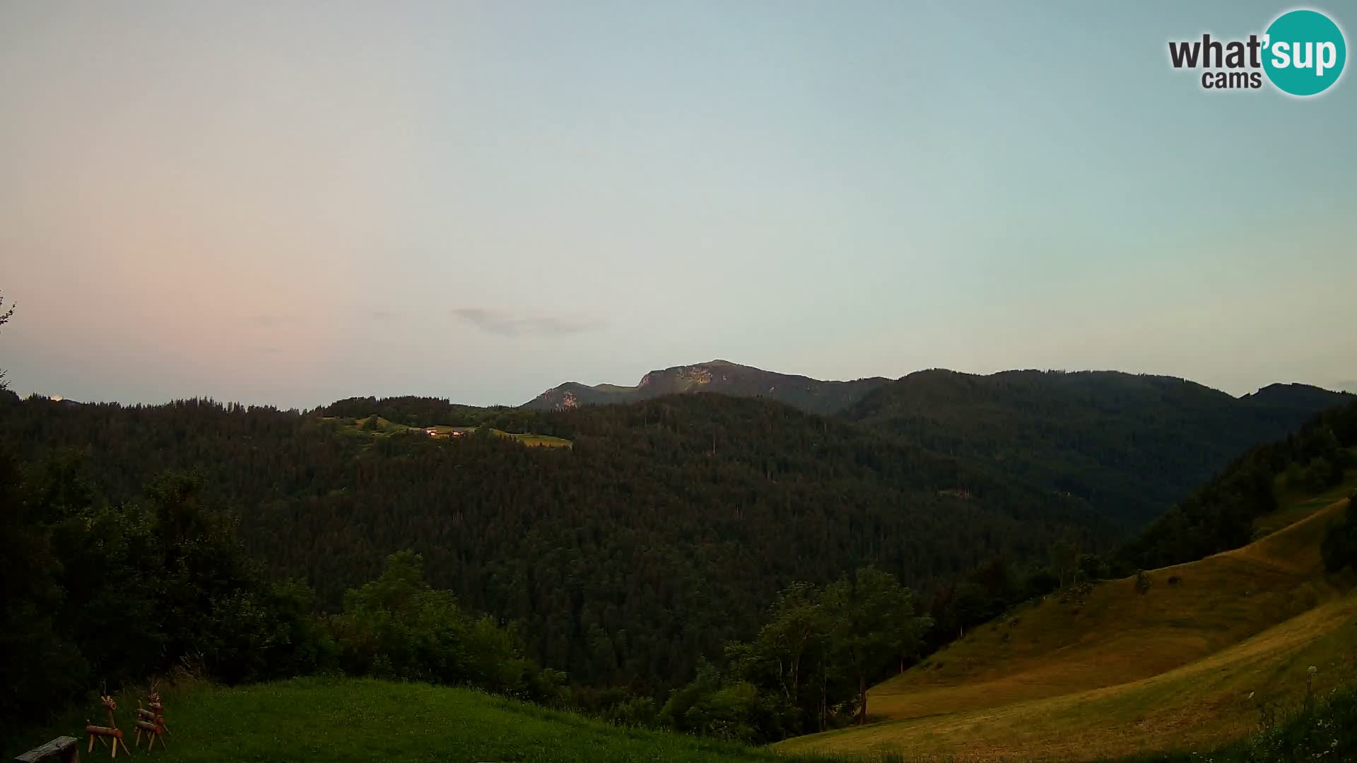 Webcam Brunarica Dražgoše – Live View of Ratitovec (1666 m)