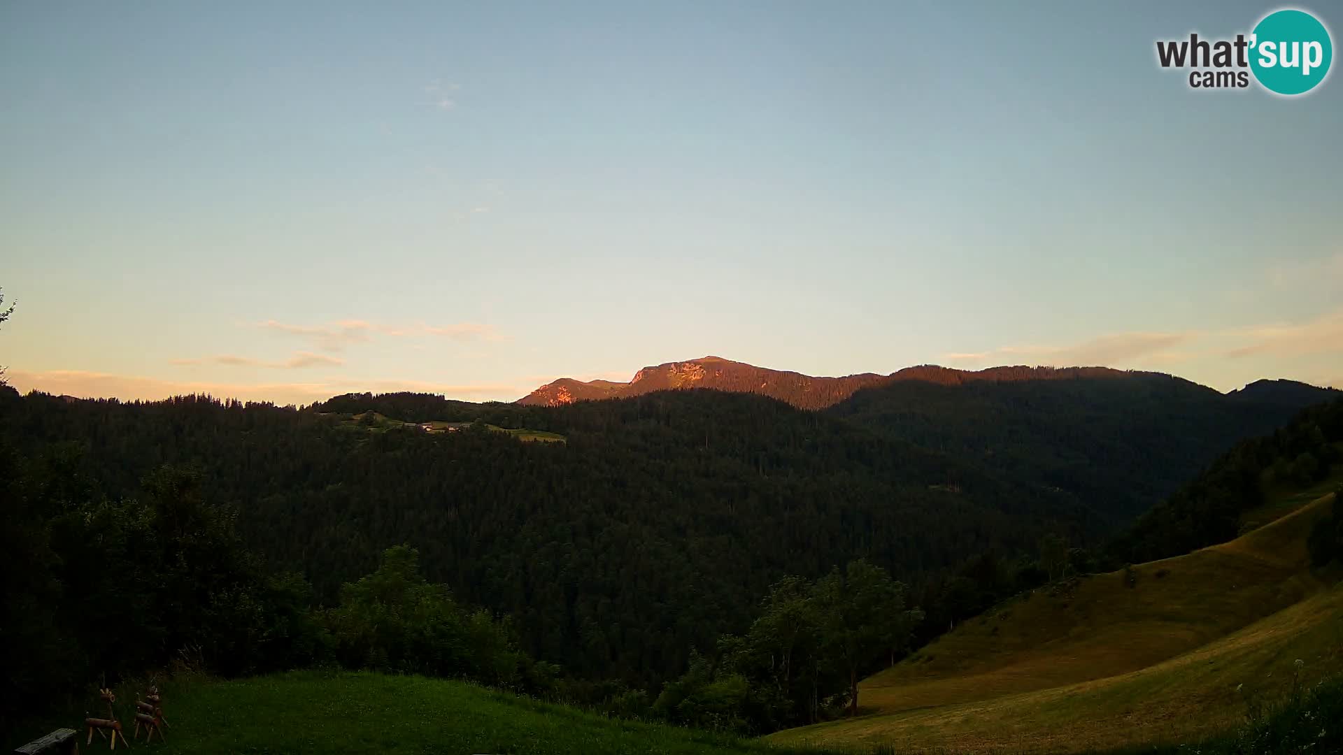 Webcam Brunarica Dražgoše – Live View of Ratitovec (1666 m)