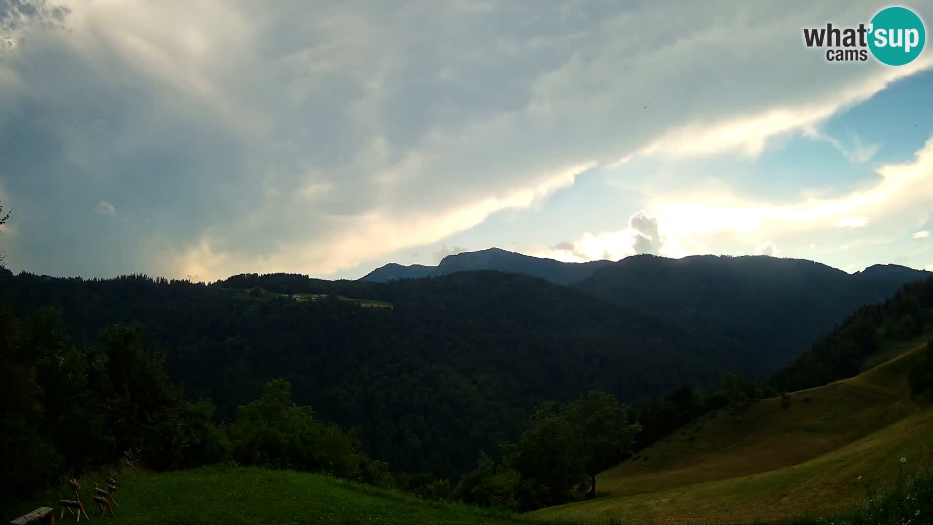 Webcam Brunarica Dražgoše – Live View of Ratitovec (1666 m)