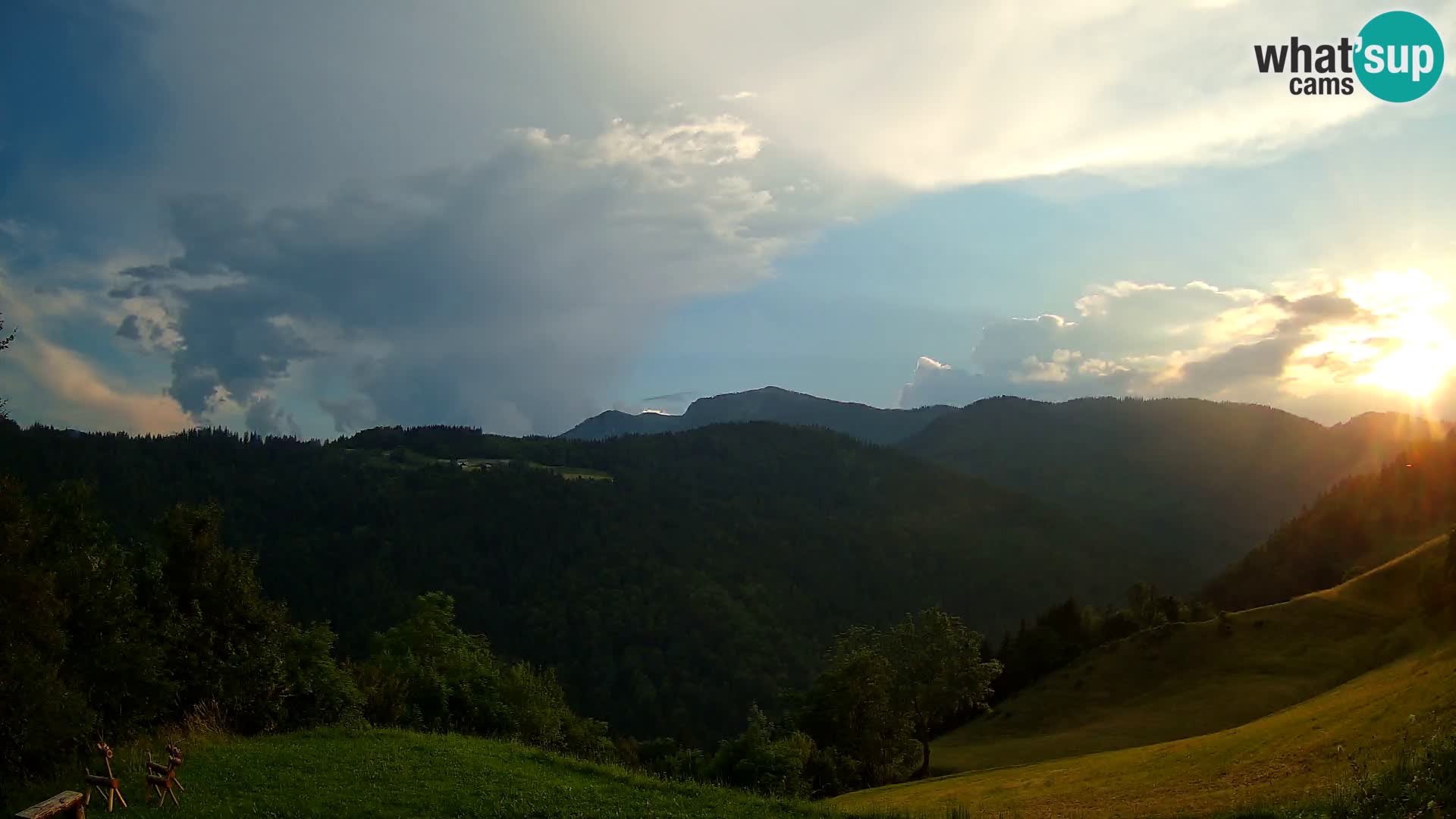 Webcam Brunarica Dražgoše – Live View of Ratitovec (1666 m)