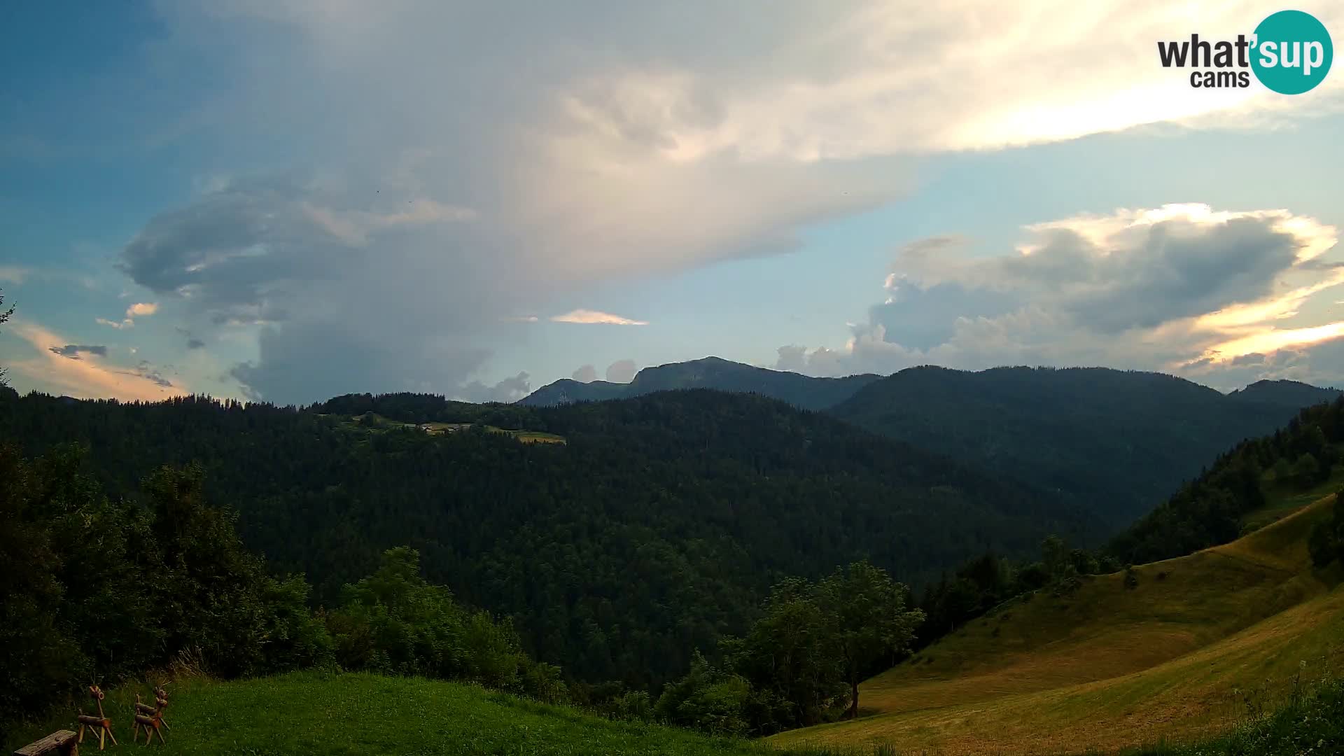 Webcam Brunarica Dražgoše – Live View of Ratitovec (1666 m)