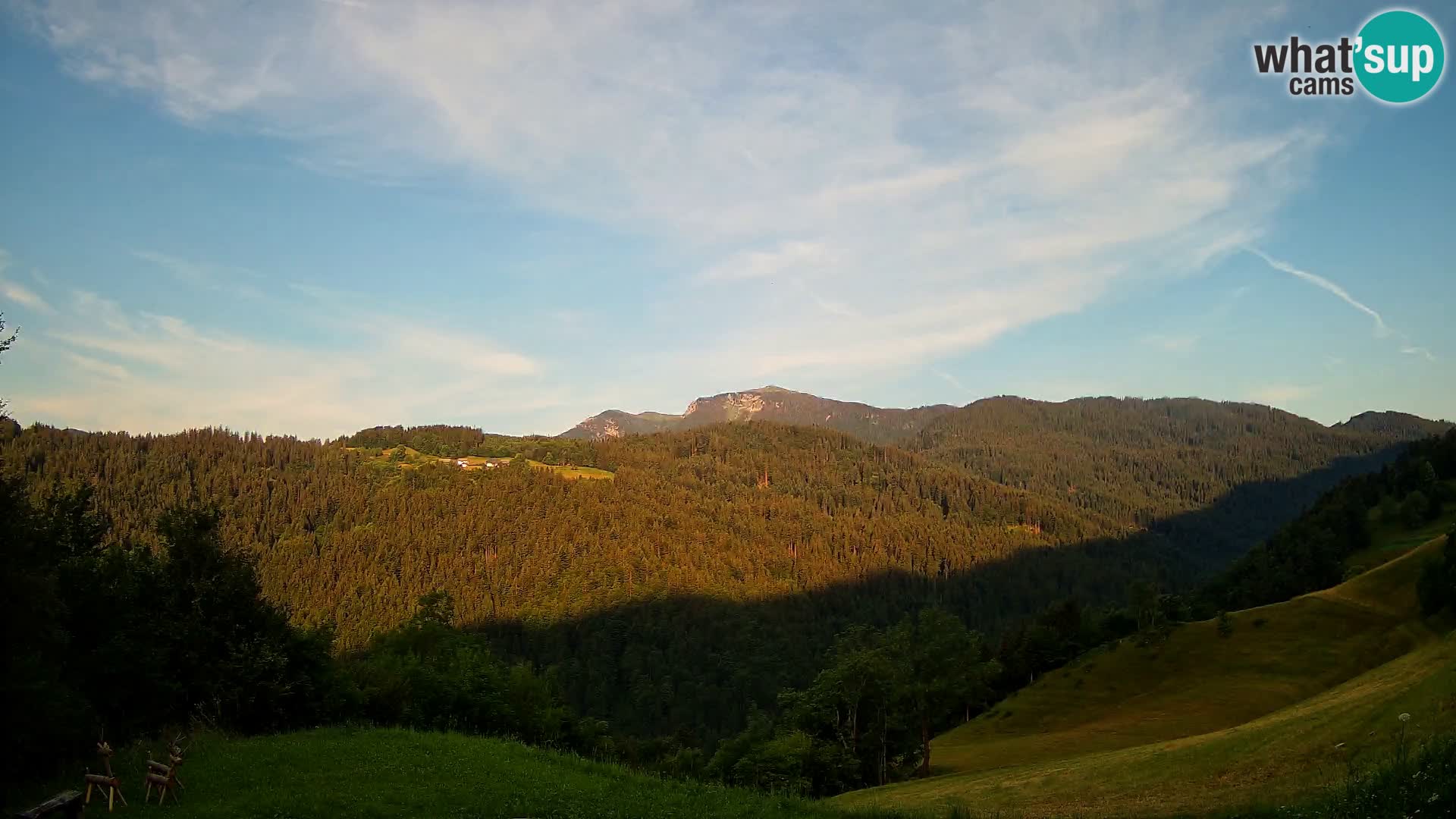 Webcam Brunarica Dražgoše – Live View of Ratitovec (1666 m)