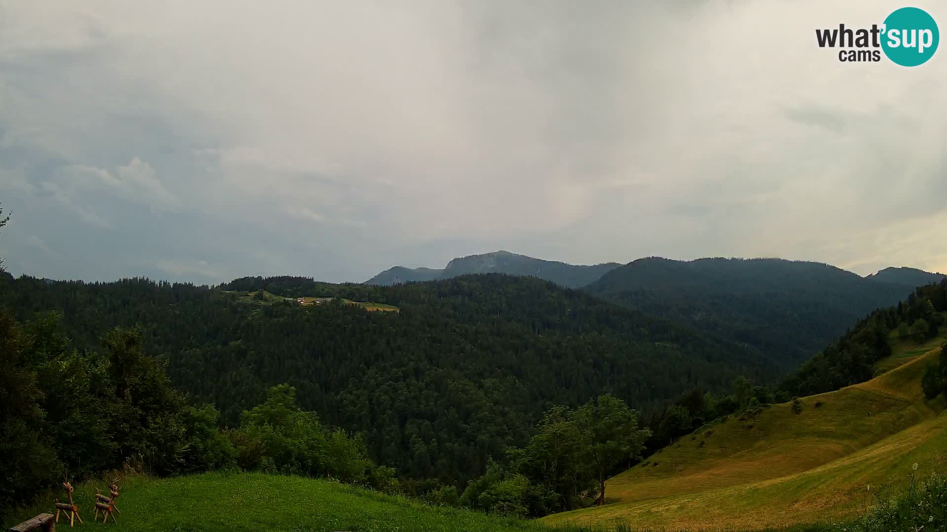 Webcam Brunarica Dražgoše – Live View of Ratitovec (1666 m)
