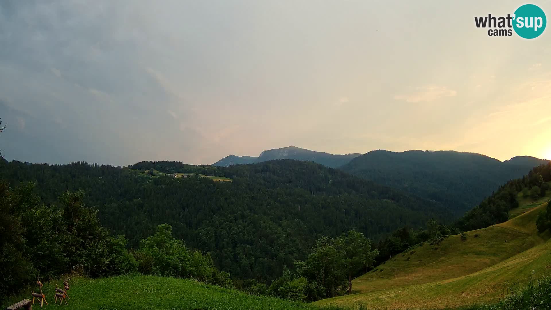 Webcam Brunarica Dražgoše – Live View of Ratitovec (1666 m)