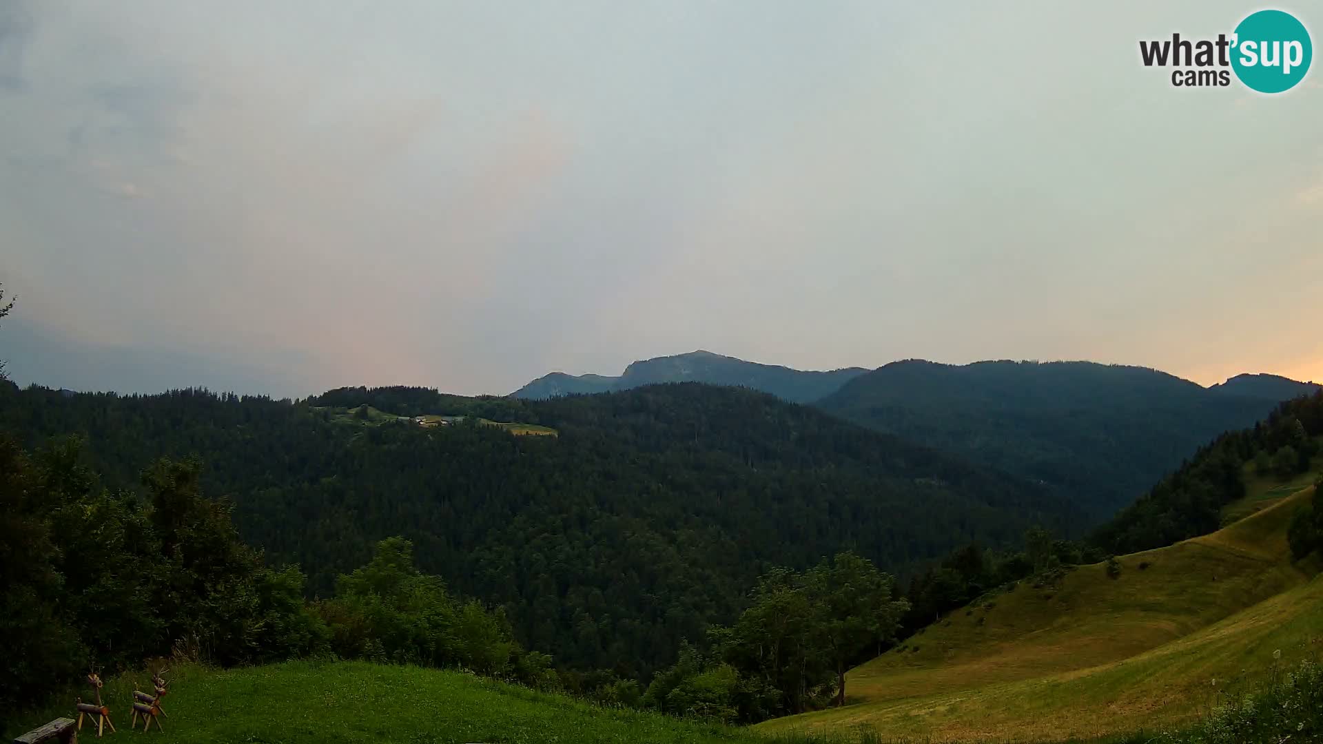 Webcam Brunarica Dražgoše – Live View of Ratitovec (1666 m)