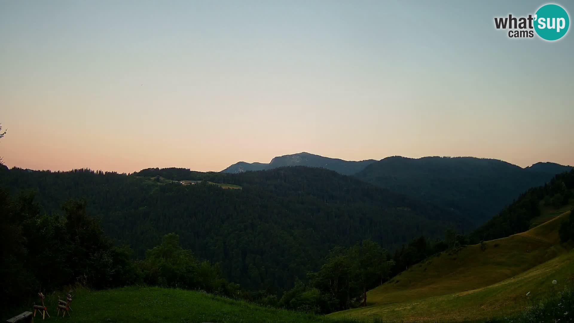 Webcam Brunarica Dražgoše – Live View of Ratitovec (1666 m)