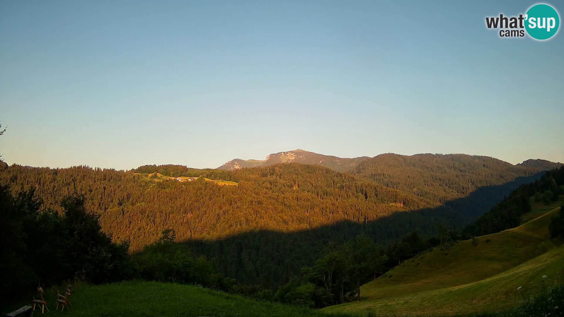 Webcam Brunarica Dražgoše – Live View of Ratitovec (1666 m)