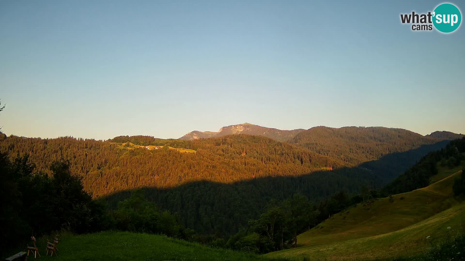 Web kamera Brunarica Dražgoše – Pogled uživo na Ratitovec (1666 m)