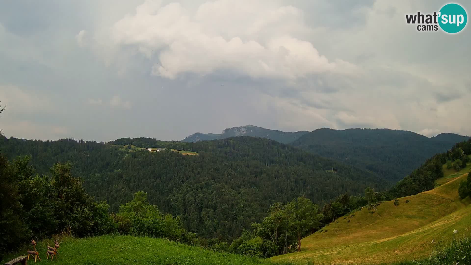 Webcam Brunarica Dražgoše – Vista live sul Ratitovec (1666 m)