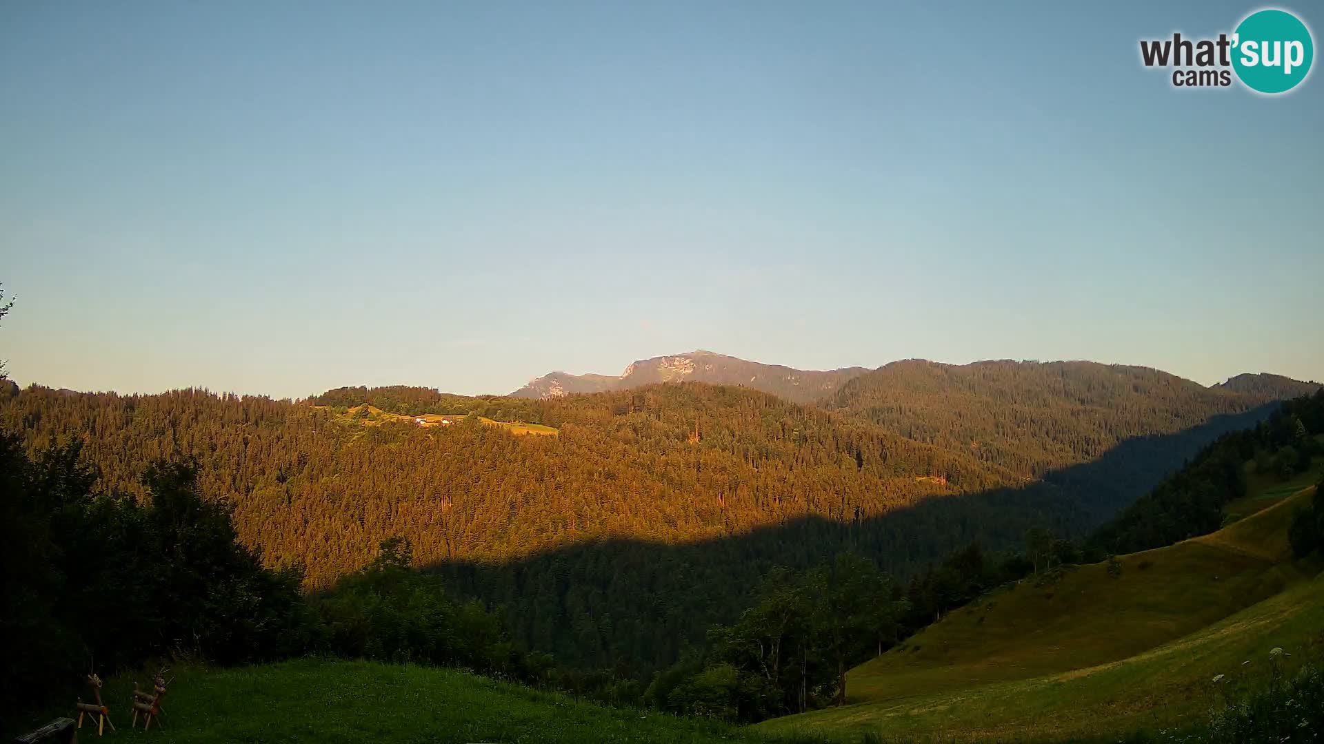 Webcam Brunarica Dražgoše – Live View of Ratitovec (1666 m)