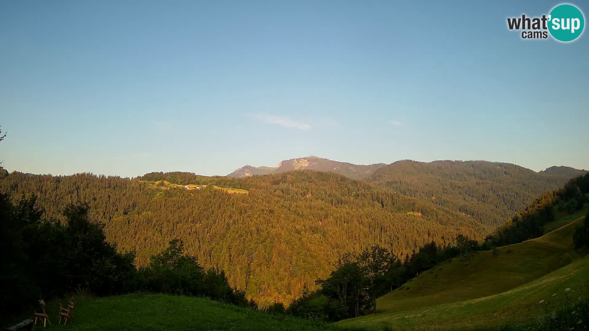 Web kamera Brunarica Dražgoše – Pogled uživo na Ratitovec (1666 m)