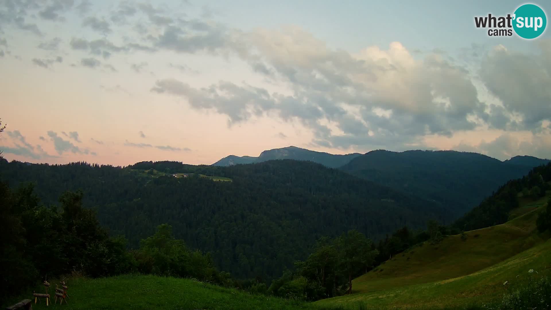 Webcam Brunarica Dražgoše – Live View of Ratitovec (1666 m)
