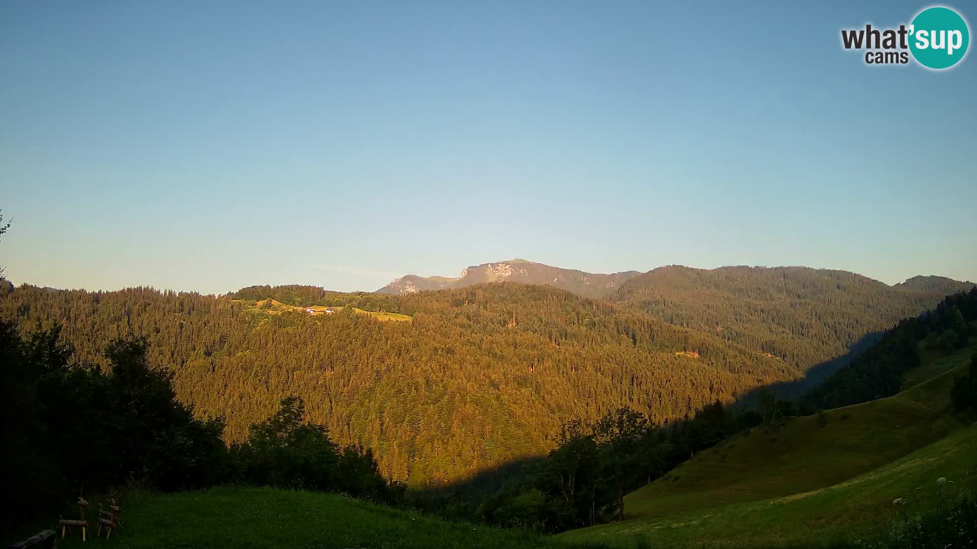 Web kamera Brunarica Dražgoše – Pogled uživo na Ratitovec (1666 m)