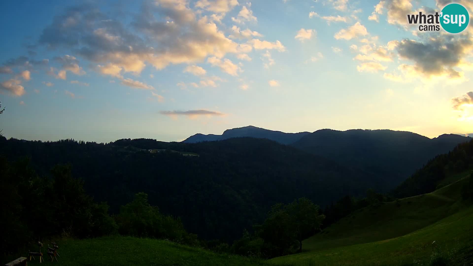 Webcam Brunarica Dražgoše – Live View of Ratitovec (1666 m)