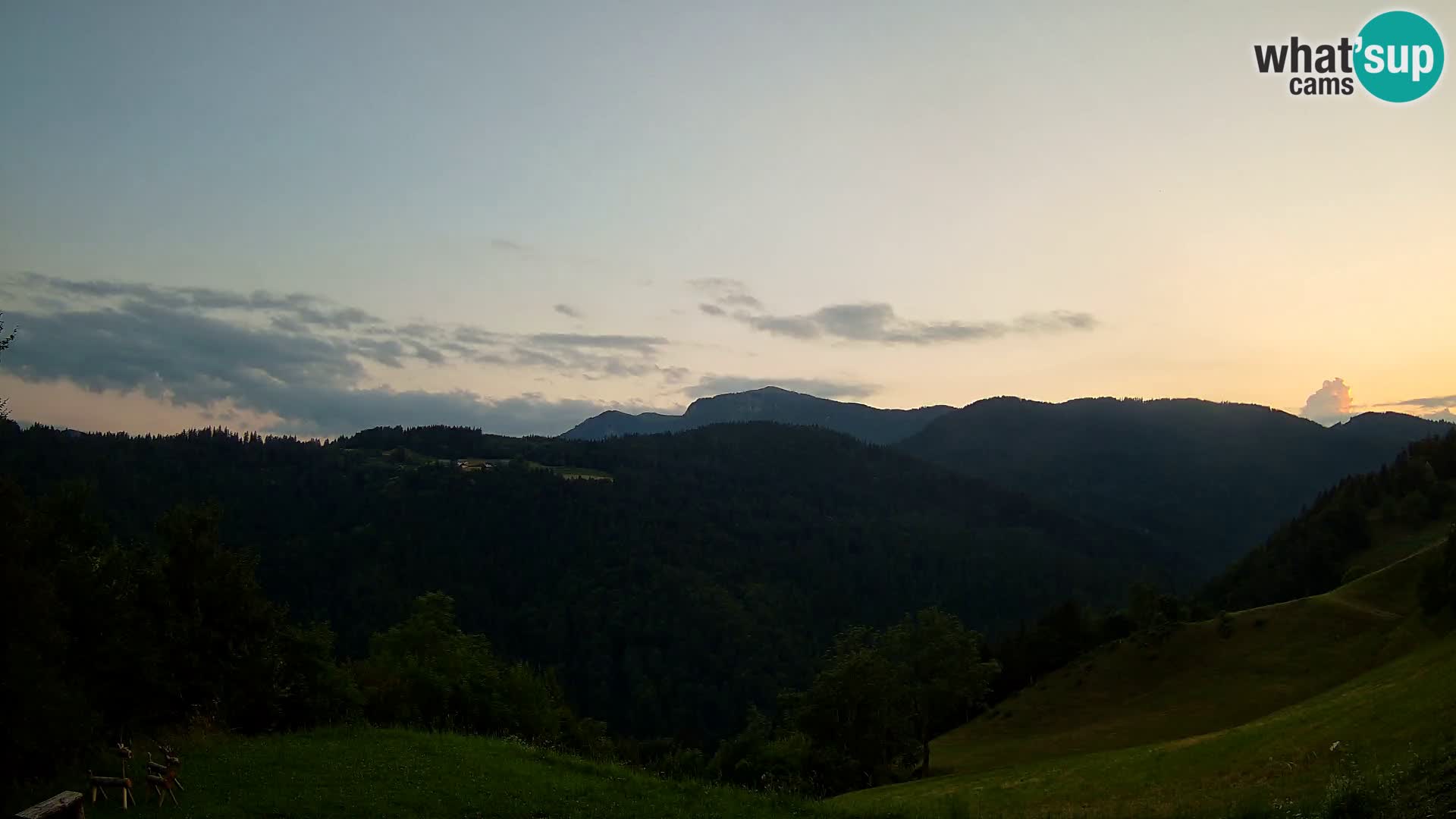 Webcam Brunarica Dražgoše – Live View of Ratitovec (1666 m)